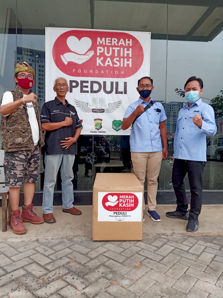 Merah Putih Kasih Foundation Donasikan Masker Surgical Face Mask